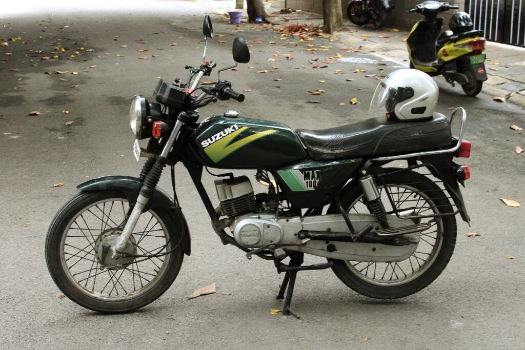 Suzuki MAX 100